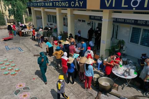Tiệc phở trên đảo Thiềng Liềng: Được ăn phở rồi, vui quá! - Ảnh 19. Tiệc phở trên đảo Thiềng Liềng: Được ăn phở rồi, vui quá! - Ảnh 19.