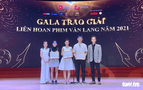 Ngoài dự kiến và Ngày hôm qua đoạt giải nhất phim ngắn Liên hoan phim Văn Lang 2021 - Ảnh 1. Ngoài dự kiến và Ngày hôm qua đoạt giải nhất phim ngắn Liên hoan phim Văn Lang 2021 - Ảnh 1.