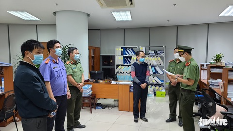 Cán bộ sở Đà Nẵng nhận hối lộ, tiếp tay đường dây chuyên gia ‘dỏm’ nhập cảnh trái phép - Ảnh 1. Cán bộ sở Đà Nẵng nhận hối lộ, tiếp tay đường dây chuyên gia ‘dỏm’ nhập cảnh trái phép - Ảnh 1.