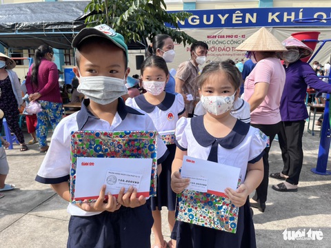 Tiệc phở trên đảo Thiềng Liềng: Được ăn phở rồi, vui quá! - Ảnh 14. Tiệc phở trên đảo Thiềng Liềng: Được ăn phở rồi, vui quá! - Ảnh 14.