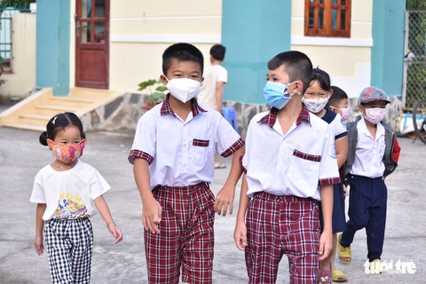 Tiệc phở trên đảo Thiềng Liềng: Được ăn phở rồi, vui quá! - Ảnh 2. Tiệc phở trên đảo Thiềng Liềng: Được ăn phở rồi, vui quá! - Ảnh 2.