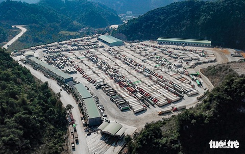 Gần 5.000 xe container nằm la liệt ở cửa khẩu, tài xế khóc ròng vì nông sản kẹt cứng - Ảnh 9. Gần 5.000 xe container nằm la liệt ở cửa khẩu, tài xế khóc ròng vì nông sản kẹt cứng - Ảnh 9.