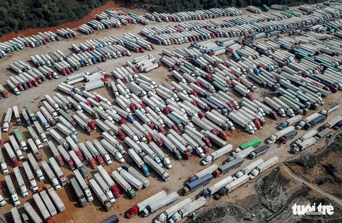 Gần 5.000 xe container nằm la liệt ở cửa khẩu, tài xế khóc ròng vì nông sản kẹt cứng - Ảnh 8. Gần 5.000 xe container nằm la liệt ở cửa khẩu, tài xế khóc ròng vì nông sản kẹt cứng - Ảnh 8.