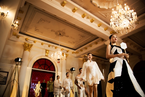 HHen Niê, Tiểu Vy, Minh Tú... trình diễn bộ sưu tập xuân hè của Công Trí - Ảnh 8. HHen Niê, Tiểu Vy, Minh Tú... trình diễn bộ sưu tập xuân hè của Công Trí - Ảnh 8.