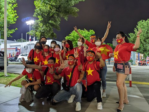 CĐV Việt Nam nhượng lại vé vào sân với giá gốc để tiếp lửa đội tuyển - Ảnh 7. CĐV Việt Nam nhượng lại vé vào sân với giá gốc để tiếp lửa đội tuyển - Ảnh 7.