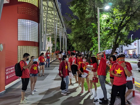 CĐV Việt Nam nhượng lại vé vào sân với giá gốc để tiếp lửa đội tuyển - Ảnh 4. CĐV Việt Nam nhượng lại vé vào sân với giá gốc để tiếp lửa đội tuyển - Ảnh 4.