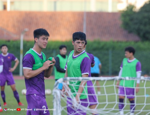 HLV Park Hang Seo loại trung vệ Đình Trọng khỏi trận Campuchia - Ảnh 2. HLV Park Hang Seo loại trung vệ Đình Trọng khỏi trận Campuchia - Ảnh 2.