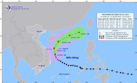 Bão số 9 giảm cấp, chạy dọc vùng biển Quảng Ngãi - Thừa Thiên Huế rồi tiếp tục đổi hướng - Ảnh 1. Bão số 9 giảm cấp, chạy dọc vùng biển Quảng Ngãi - Thừa Thiên Huế rồi tiếp tục đổi hướng - Ảnh 1.
