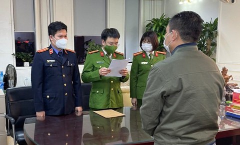Thổi giá kit xét nghiệm COVID-19: Tổng giám đốc Công ty Việt Á, giám đốc CDC Hải Dương bị bắt - Ảnh 3. Thổi giá kit xét nghiệm COVID-19: Tổng giám đốc Công ty Việt Á, giám đốc CDC Hải Dương bị bắt - Ảnh 3.
