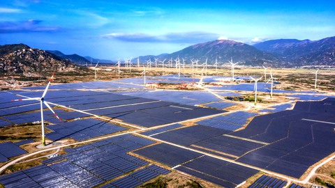 Loạt đề xuất mới phát triển điện gió ngoài khơi, xử lý 2.330 MW điện mặt trời từ quy hoạch cũ - Ảnh 1. Chính sách phát triển điện gió ngoài khơi, điện mặt trời tập trung tại Quy hoạch điện 8 - Ảnh: N.X.