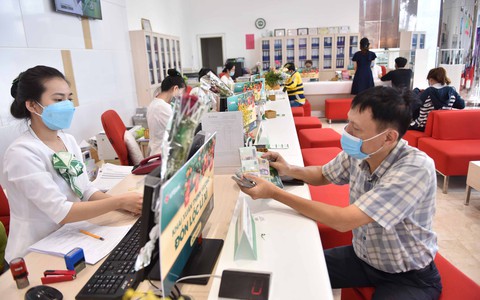 Gửi tiền kỳ hạn 3 năm, rút trước hạn vài ngày, lãi suất chỉ 0,2-0,3%/năm, người gửi quá thiệt - Ảnh 1. Gửi tiền kỳ hạn 3 năm, rút trước hạn vài ngày, lãi suất chỉ 0,2-0,3%/năm, người gửi quá thiệt - Ảnh 1.