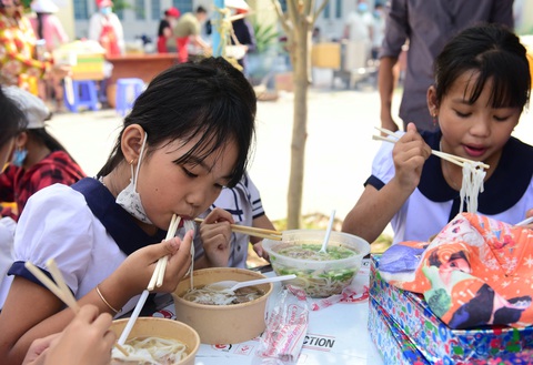 Mang hương phở đến với bà con Thiềng Liềng - Ảnh 1. Mang hương phở đến với bà con Thiềng Liềng - Ảnh 1.