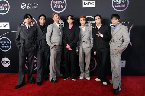 Tranh cãi việc nhóm BTS hoãn nhập ngũ; Sơn Tùng M-TP được nghe nhiều nhất năm trên Spotify - Ảnh 2. Tranh cãi việc nhóm BTS hoãn nhập ngũ; Sơn Tùng M-TP được nghe nhiều nhất năm trên Spotify - Ảnh 2.