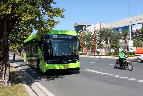 Khai trương tuyến xe buýt điện đầu tiên ở Việt Nam - Ảnh 2. Khai trương tuyến xe buýt điện đầu tiên ở Việt Nam - Ảnh 2.