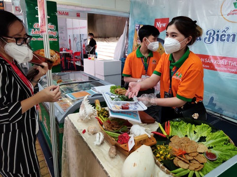 Người dân TP.HCM đi săn nấm Sa Pa, chả cá Phú Yên, xoài Đồng Tháp... - Ảnh 6. Người dân TP.HCM đi săn nấm Sa Pa, chả cá Phú Yên, xoài Đồng Tháp... - Ảnh 6.