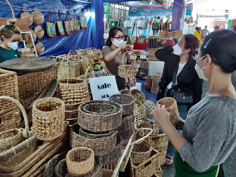 Người dân TP.HCM đi săn nấm Sa Pa, chả cá Phú Yên, xoài Đồng Tháp... - Ảnh 9. Người dân TP.HCM đi săn nấm Sa Pa, chả cá Phú Yên, xoài Đồng Tháp... - Ảnh 9.