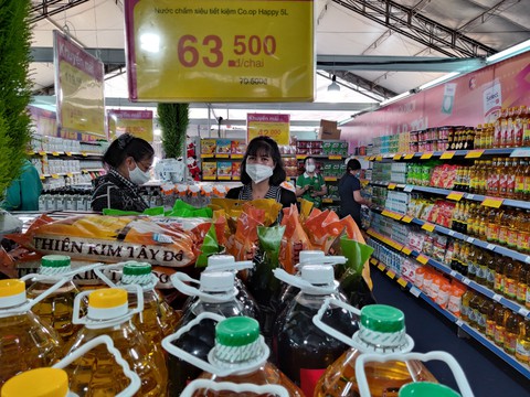 Người dân TP.HCM đi săn nấm Sa Pa, chả cá Phú Yên, xoài Đồng Tháp... - Ảnh 8. Người dân TP.HCM đi săn nấm Sa Pa, chả cá Phú Yên, xoài Đồng Tháp... - Ảnh 8.
