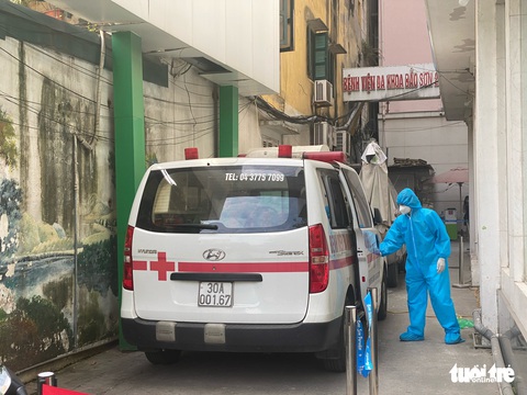 Dừng test dịch vụ COVID-19 tại Bệnh viện Bảo Sơn sau vụ cách ly F0 16 tiếng trên xe cấp cứu - Ảnh 1. Dừng test dịch vụ COVID-19 tại Bệnh viện Bảo Sơn sau vụ cách ly F0 16 tiếng trên xe cấp cứu - Ảnh 1.