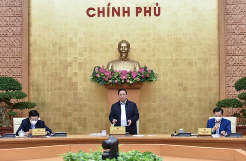 Thủ tướng: Tiếp tục tiêm vắc xin cho trẻ em, tiêm mũi 3 cho người từ 18 tuổi trở lên - Ảnh 1. Thủ tướng: Tiếp tục tiêm vắc xin cho trẻ em, tiêm mũi 3 cho người từ 18 tuổi trở lên - Ảnh 1.