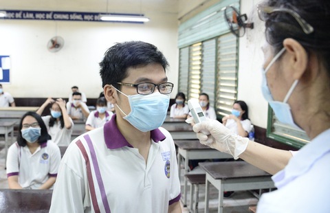 Bí thư Nguyễn Văn Nên chia sẻ về việc thí điểm cho học sinh học trực tiếp - Ảnh 1. Bí thư Nguyễn Văn Nên chia sẻ về việc thí điểm cho học sinh học trực tiếp - Ảnh 1.
