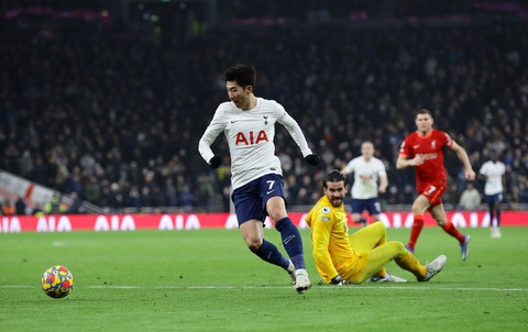 Robertson kiến tạo, ghi bàn và lãnh thẻ đỏ, Liverpool bị Tottenham cầm chân - Ảnh 4. Robertson kiến tạo, ghi bàn và lãnh thẻ đỏ, Liverpool bị Tottenham cầm chân - Ảnh 4.