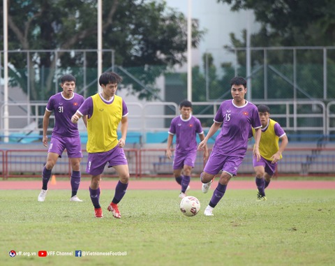 Tuyển Việt Nam trở lại tập luyện ngay cho trận bán kết với Thái Lan - Ảnh 3. Tuyển Việt Nam trở lại tập luyện ngay cho trận bán kết với Thái Lan - Ảnh 3.