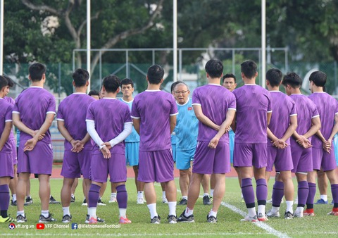 Tuyển Việt Nam trở lại tập luyện ngay cho trận bán kết với Thái Lan - Ảnh 2. Tuyển Việt Nam trở lại tập luyện ngay cho trận bán kết với Thái Lan - Ảnh 2.