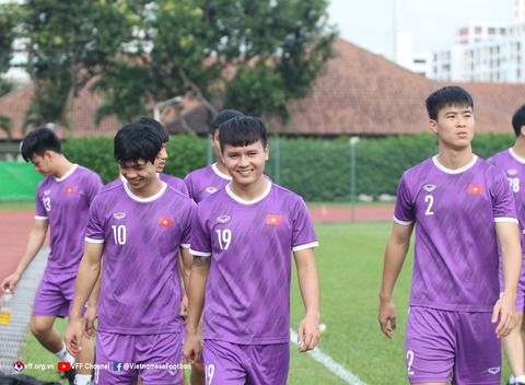 Tuyển Việt Nam trở lại tập luyện ngay cho trận bán kết với Thái Lan - Ảnh 1. Tuyển Việt Nam trở lại tập luyện ngay cho trận bán kết với Thái Lan - Ảnh 1.