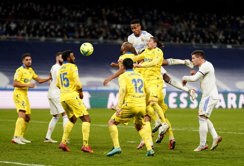 Kiểm soát bóng 82%, 36 cú sút nhưng Real Madrid vẫn bị Cadiz cầm hòa 0-0 - Ảnh 2. Kiểm soát bóng 82%, 36 cú sút nhưng Real Madrid vẫn bị Cadiz cầm hòa 0-0 - Ảnh 2.