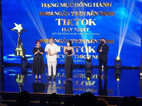 Trao giải Ngôi sao xanh lần 8: Bố già đại thắng với 5 giải - Ảnh 5. Trao giải Ngôi sao xanh lần 8: Bố già đại thắng với 5 giải - Ảnh 5.