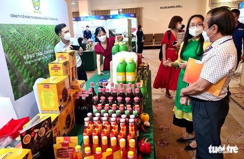 Mang sản phẩm tiêu biểu TP.HCM vào khách sạn 5 sao triển lãm - Ảnh 3. Mang sản phẩm tiêu biểu TP.HCM vào khách sạn 5 sao triển lãm - Ảnh 3.