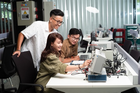 RMIT Việt Nam tập trung mạnh vào STEM - Ảnh 2. RMIT Việt Nam tập trung mạnh vào STEM - Ảnh 2.