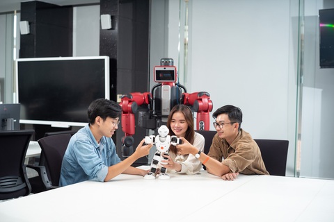 RMIT Việt Nam tập trung mạnh vào STEM - Ảnh 3. RMIT Việt Nam tập trung mạnh vào STEM - Ảnh 3.