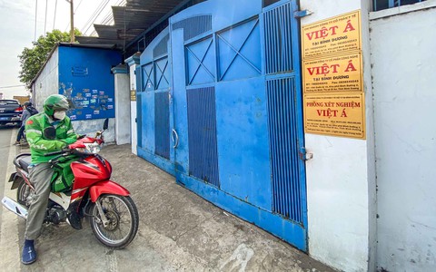 Nhiều nơi mua kit xét nghiệm của Việt Á, có nơi mua giá cao, theo giá Bộ Y tế công bố - Ảnh 1. Nhiều nơi mua kit xét nghiệm của Việt Á, có nơi mua giá cao, theo giá Bộ Y tế công bố - Ảnh 1.
