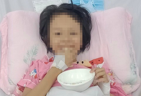 Bác sĩ Việt Nam ghép gan thành công cho bệnh nhi 7 tuổi - Ảnh 1. Bác sĩ Việt Nam ghép gan thành công cho bệnh nhi 7 tuổi - Ảnh 1.