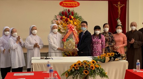 Đại diện MTTQ Việt Nam thăm, chúc mừng Giáng sinh các cơ sở tôn giáo tại TP.HCM - Ảnh 1. Đại diện MTTQ Việt Nam thăm, chúc mừng Giáng sinh các cơ sở tôn giáo tại TP.HCM - Ảnh 1.