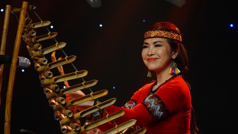 Thế Hiển, Quốc Đại, Vicky Nhung... hát về một thời hoa lửa - Ảnh 9. Thế Hiển, Quốc Đại, Vicky Nhung... hát về một thời hoa lửa - Ảnh 9.