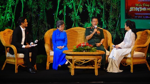 Thế Hiển, Quốc Đại, Vicky Nhung... hát về một thời hoa lửa - Ảnh 5. Thế Hiển, Quốc Đại, Vicky Nhung... hát về một thời hoa lửa - Ảnh 5.