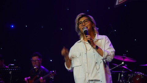Thế Hiển, Quốc Đại, Vicky Nhung... hát về một thời hoa lửa - Ảnh 7. Thế Hiển, Quốc Đại, Vicky Nhung... hát về một thời hoa lửa - Ảnh 7.