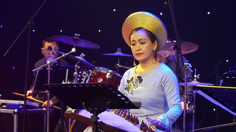 Thế Hiển, Quốc Đại, Vicky Nhung... hát về một thời hoa lửa - Ảnh 2. Thế Hiển, Quốc Đại, Vicky Nhung... hát về một thời hoa lửa - Ảnh 2.