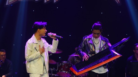 Thế Hiển, Quốc Đại, Vicky Nhung... hát về một thời hoa lửa - Ảnh 8. Thế Hiển, Quốc Đại, Vicky Nhung... hát về một thời hoa lửa - Ảnh 8.