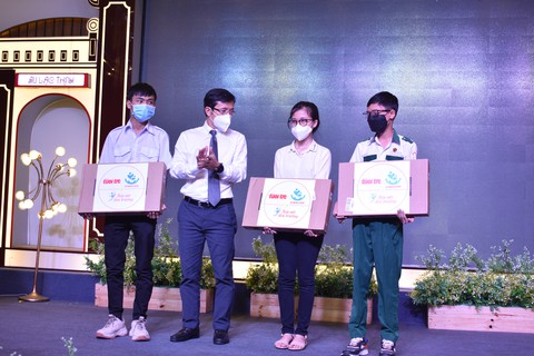 Tiếp sức cho tân sinh viên Bình Định, Khánh Hòa, Ninh Thuận: Học bổng là phao cứu sinh cho em - Ảnh 15. Tiếp sức cho tân sinh viên Bình Định, Khánh Hòa, Ninh Thuận: Học bổng là phao cứu sinh cho em - Ảnh 15.