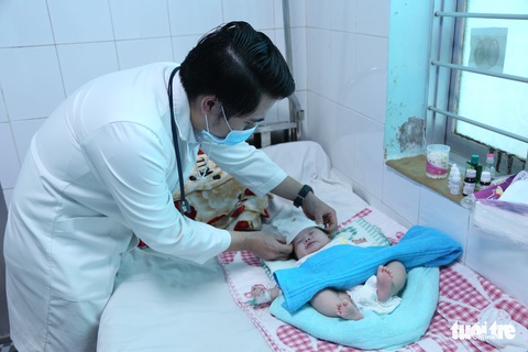 Cứu sống bé gái bị ngưng tim, ngưng thở sau sinh do thiếu oxy não - Ảnh 1. Cứu sống bé gái bị ngưng tim, ngưng thở sau sinh do thiếu oxy não - Ảnh 1.