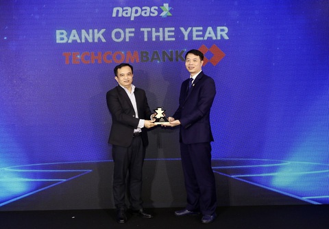 Techcombank: Ngân hàng xuất sắc năm 2021, dẫn đầu hoạt động thanh toán nội địa - Ảnh 1. Techcombank: Ngân hàng xuất sắc năm 2021, dẫn đầu hoạt động thanh toán nội địa - Ảnh 1.