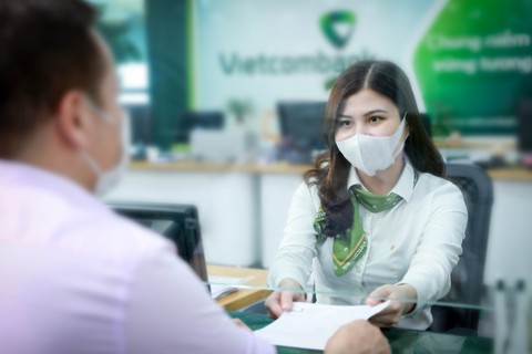 Kiều hối về Vietcombank đạt gần 2 tỉ USD - Ảnh 1. Kiều hối về Vietcombank đạt gần 2 tỉ USD - Ảnh 1.