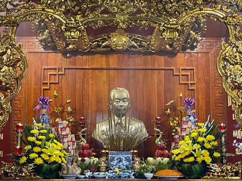 An vị tượng thờ Đại tướng Võ Nguyên Giáp tại Sở chỉ huy chiến dịch Điện Biên Phủ - Ảnh 1. An vị tượng thờ Đại tướng Võ Nguyên Giáp tại Sở chỉ huy chiến dịch Điện Biên Phủ - Ảnh 1.