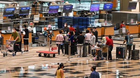 Anh, Singapore điều chỉnh phương án cách ly vì Omicron - Ảnh 2. Anh, Singapore điều chỉnh phương án cách ly vì Omicron - Ảnh 2.