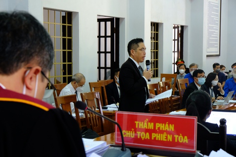 Phiên tòa xét xử Trịnh Sướng: Dung môi mà bán ra gọi là xăng thì chính là xăng giả - Ảnh 2. Phiên tòa xét xử Trịnh Sướng: Dung môi mà bán ra gọi là xăng thì chính là xăng giả - Ảnh 2.