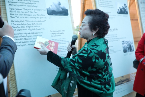 Lần đầu tiên triển lãm thơ về Đại tướng Võ Nguyên Giáp - Ảnh 1. Lần đầu tiên triển lãm thơ về Đại tướng Võ Nguyên Giáp - Ảnh 1.