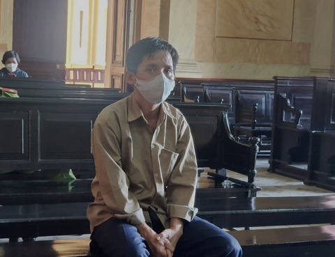 Lãnh 13 năm tù vì buôn lậu 13kg vàng, trốn truy nã - Ảnh 1. Lãnh 13 năm tù vì buôn lậu 13kg vàng, trốn truy nã - Ảnh 1.